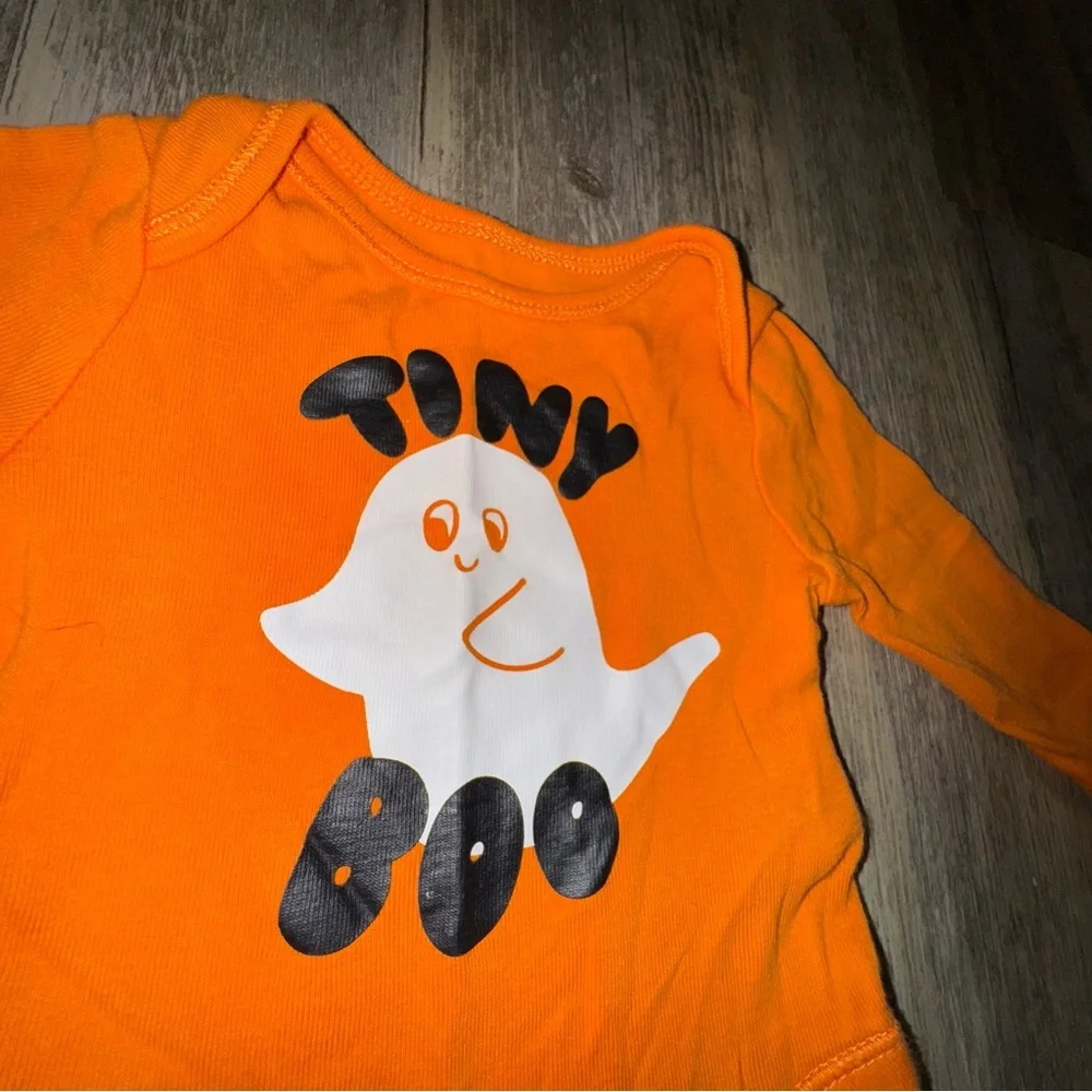 ☀️6/$20☀️ Old Navy Tiny Boo Onesie